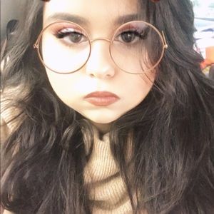 Meet your Posher, Crystal